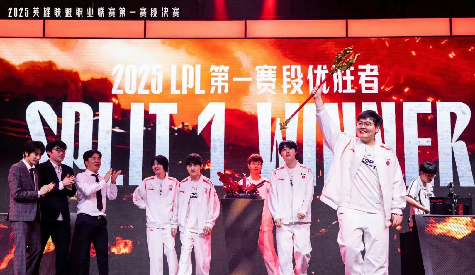 开云体育入口-包含SHR绝杀DRX，369拿下关键大龙焦点之战全球总决赛，成为赛场最大亮点的词条