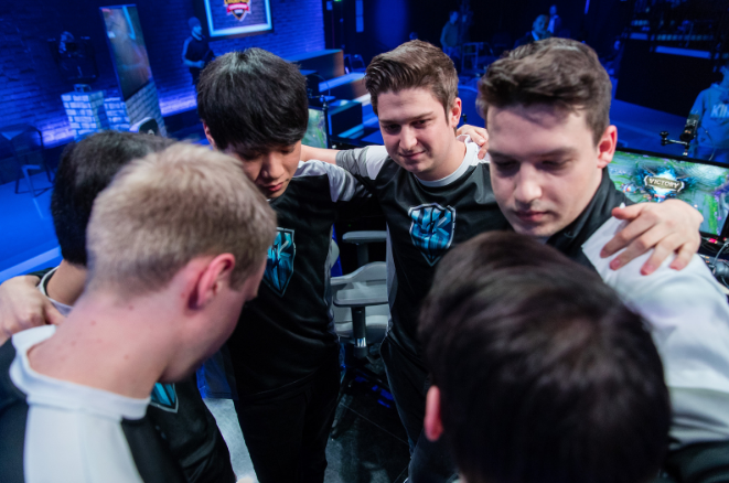 开云下载-EG翻盘DRX，Jankos线上压制力十足焦点之战入围赛，技惊四座